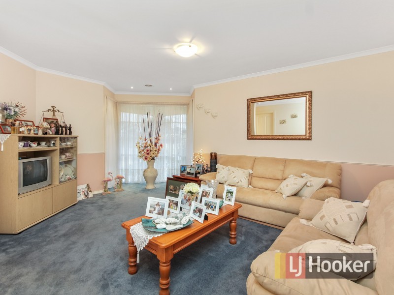 2 Bundoran Avenue, Cranbourne VIC 3977