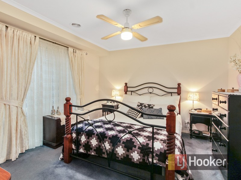 2 Bundoran Avenue, Cranbourne VIC 3977