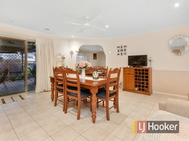 2 Bundoran Avenue, Cranbourne VIC 3977