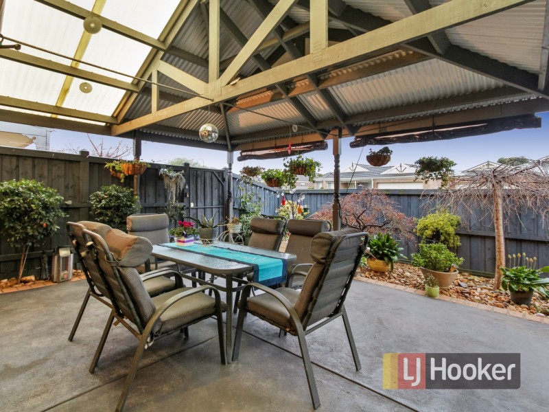 2 Bundoran Avenue, Cranbourne VIC 3977