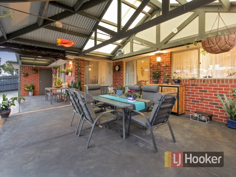 2 Bundoran Avenue, Cranbourne VIC 3977