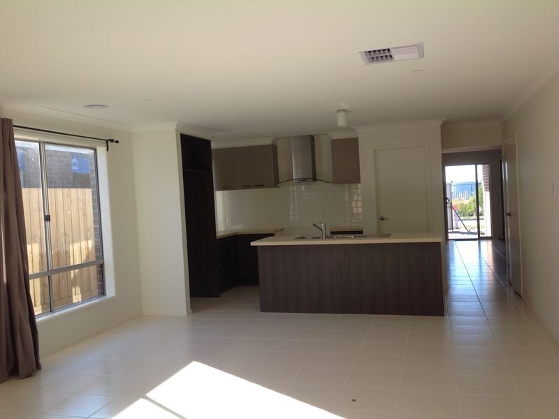 42 Ferrari Drive, Cranbourne East VIC 3977