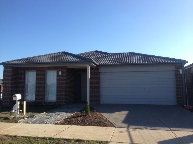 42 Ferrari Drive, Cranbourne East VIC 3977