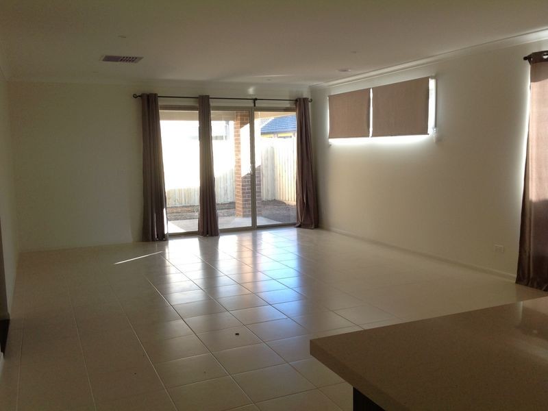 42 Ferrari Drive, Cranbourne East VIC 3977