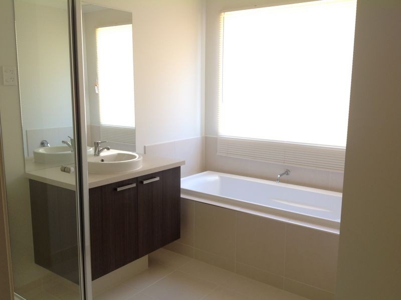 42 Ferrari Drive, Cranbourne East VIC 3977