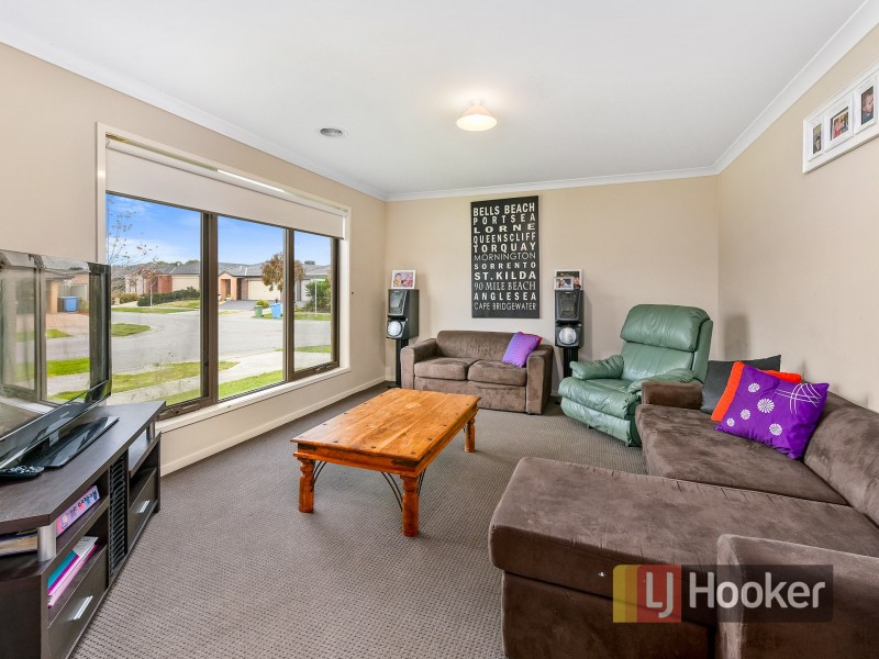 2 Beagle Street, Cranbourne East VIC 3977