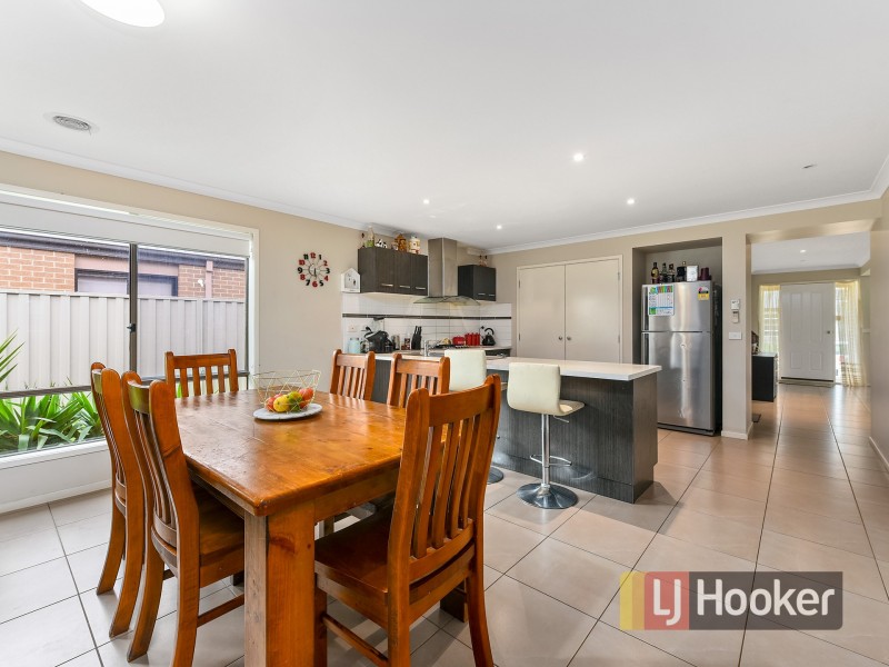 2 Beagle Street, Cranbourne East VIC 3977