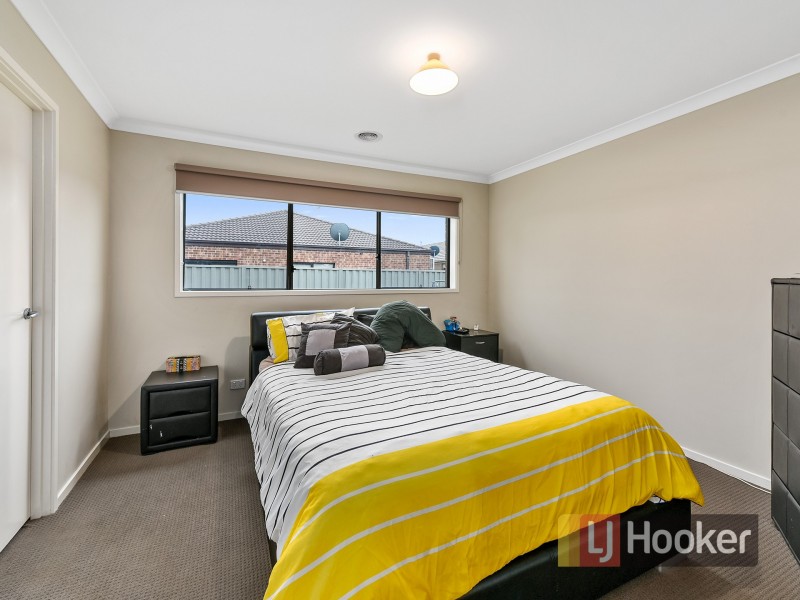 2 Beagle Street, Cranbourne East VIC 3977