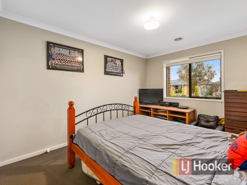 2 Beagle Street, Cranbourne East VIC 3977