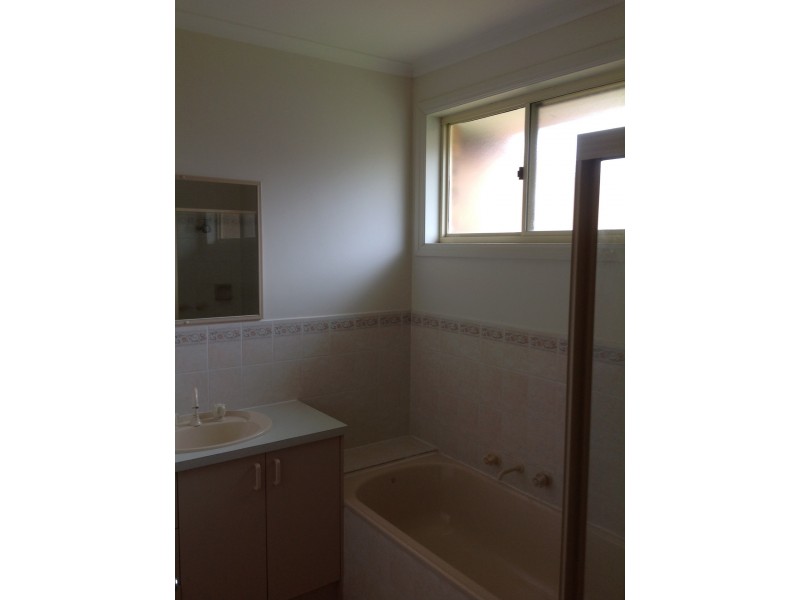 2/37 Lyall Street, Cranbourne VIC 3977