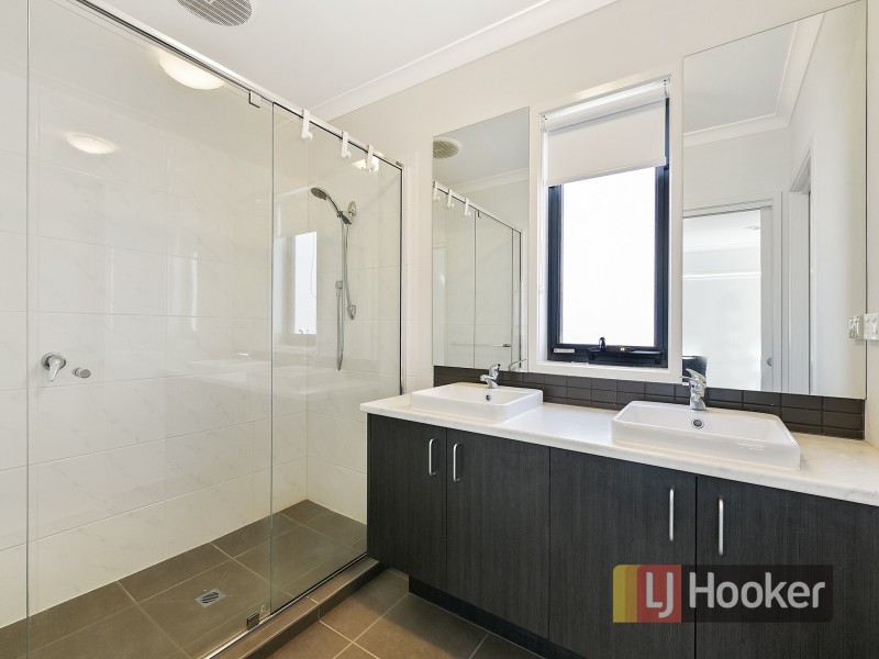 2 Timble way, Clyde North VIC 3978