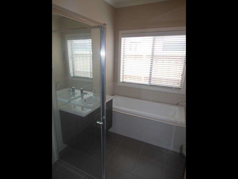 6 Buller Avenue, Clyde VIC 3978