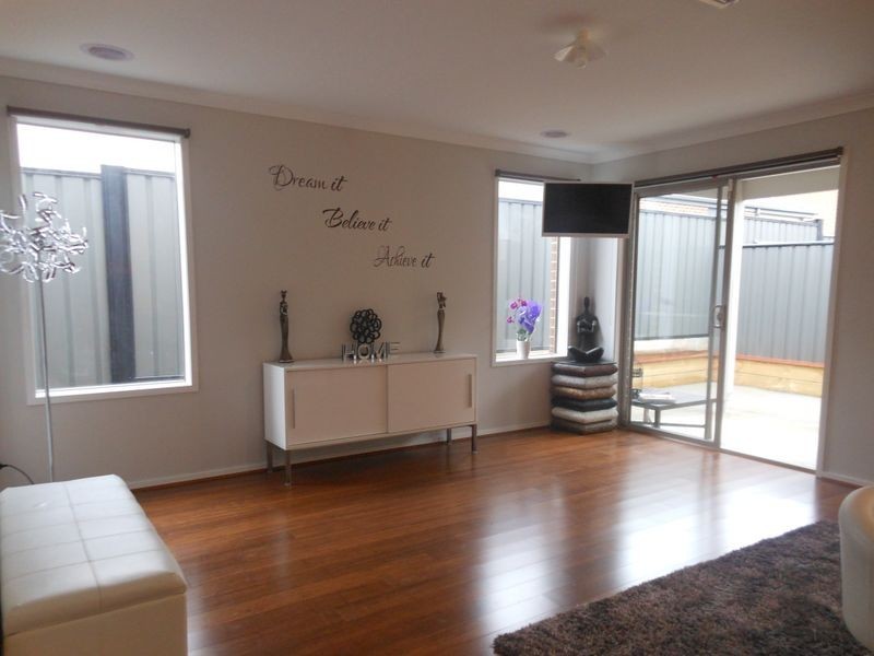 3 Calabrese Circuit, Cranbourne VIC 3977