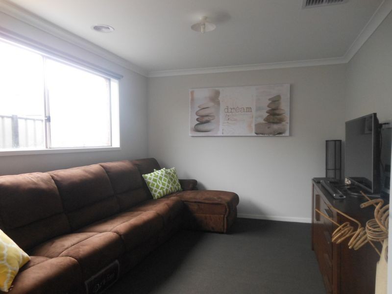 3 Calabrese Circuit, Cranbourne VIC 3977