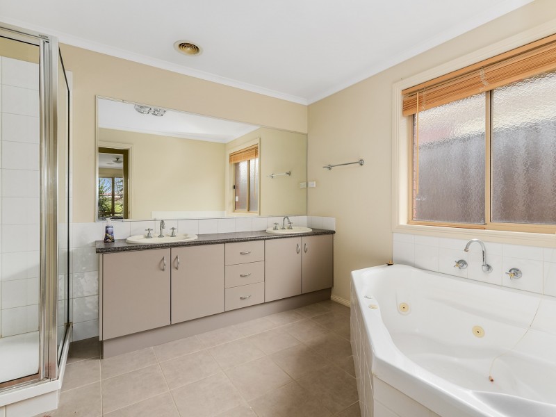 26 Silky Oak Drive, Cranbourne VIC 3977