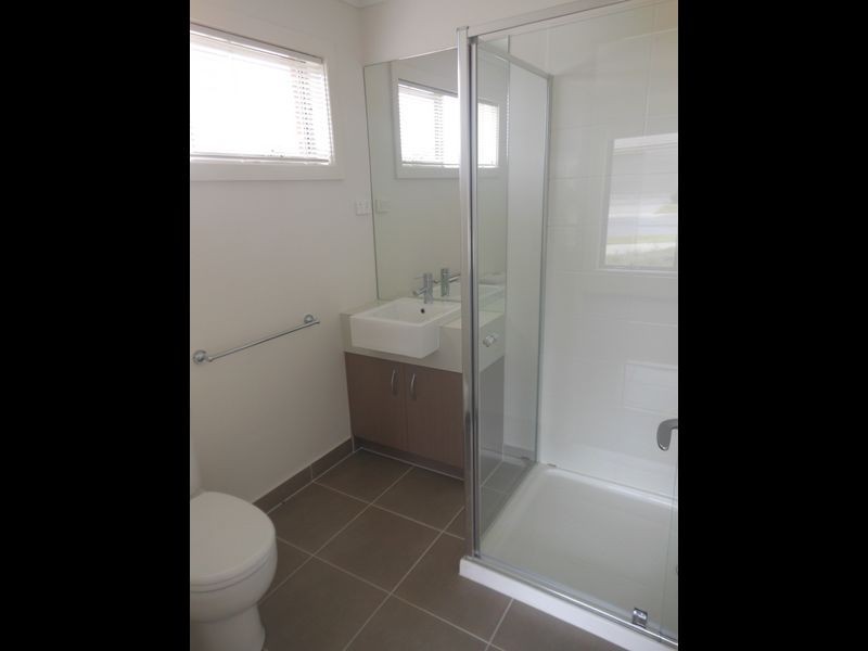 8 Mossbank Road, Cranbourne East VIC 3977