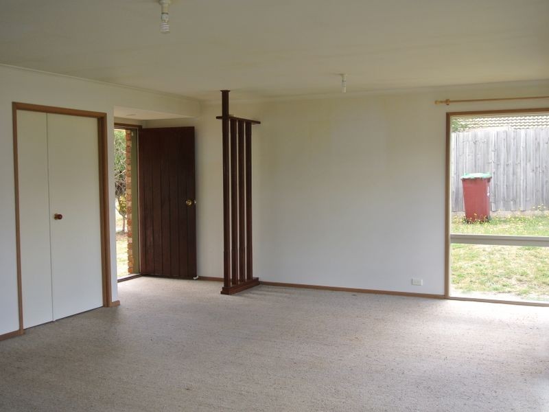 4 Kara Walk, Cranbourne VIC 3977