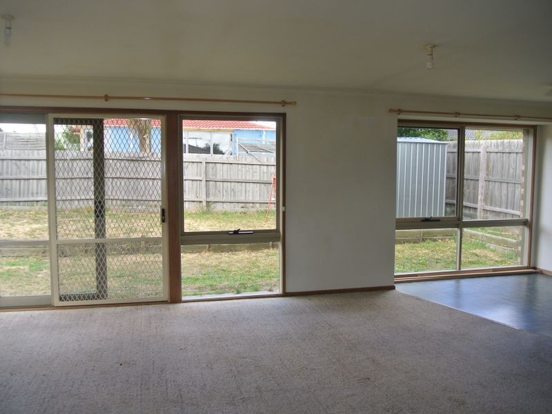 4 Kara Walk, Cranbourne VIC 3977