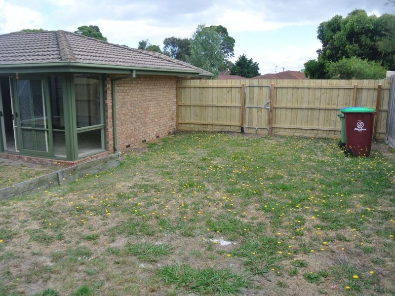 4 Kara Walk, Cranbourne VIC 3977