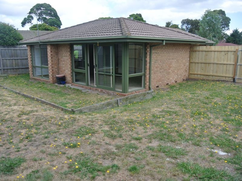4 Kara Walk, Cranbourne VIC 3977