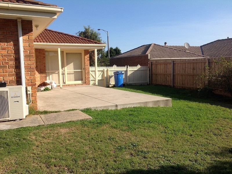 101 Courtenay Avenue, Cranbourne VIC 3977
