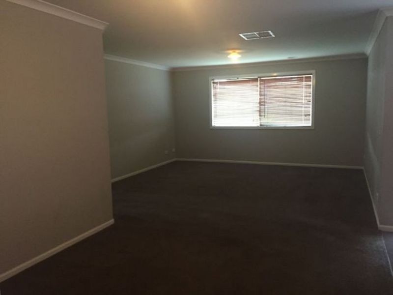 1 Tattle Grove, Cranbourne VIC 3977