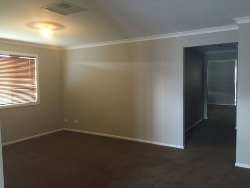 1 Tattle Grove, Cranbourne VIC 3977