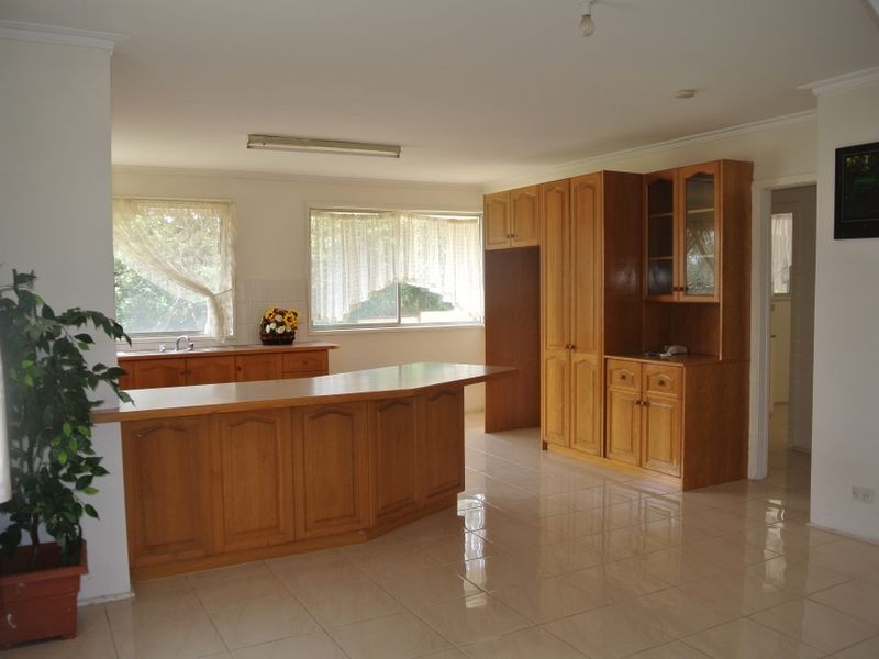 33 Meadow Road, Devon Meadows VIC 3977