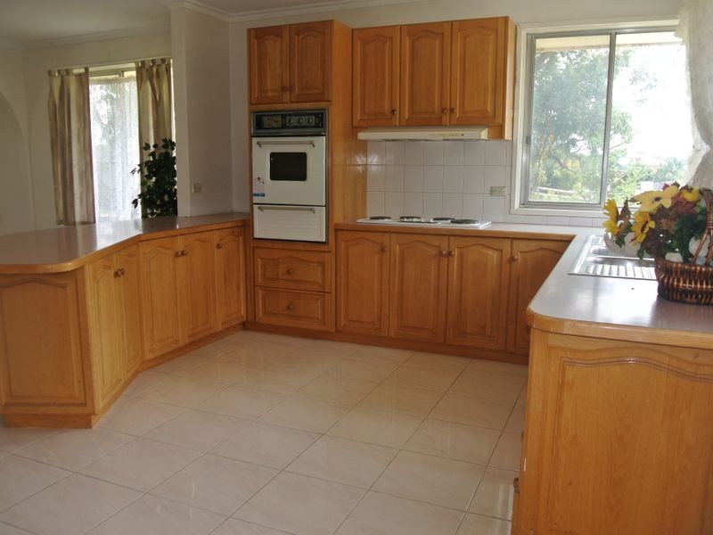 33 Meadow Road, Devon Meadows VIC 3977