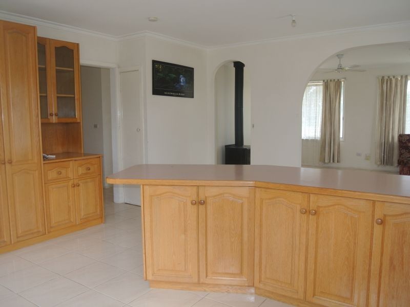 33 Meadow Road, Devon Meadows VIC 3977