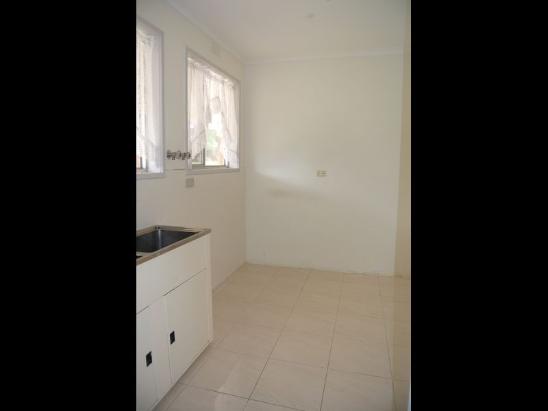 33 Meadow Road, Devon Meadows VIC 3977
