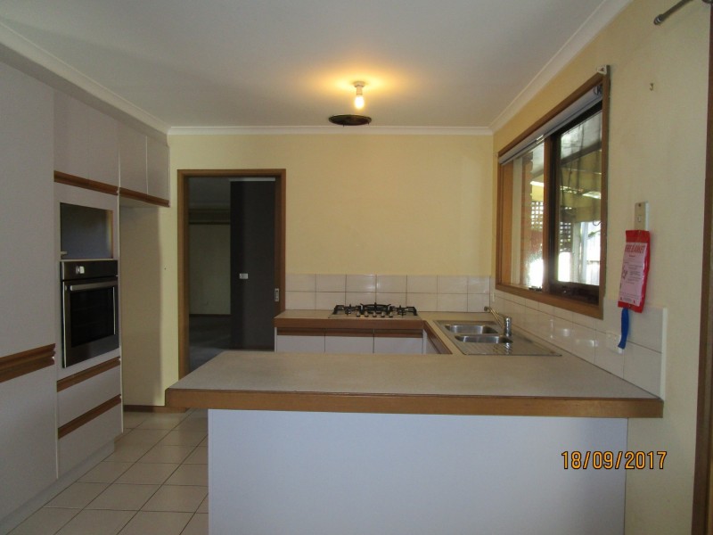 110 Lesdon Avenue, Cranbourne VIC 3977