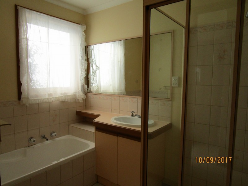 110 Lesdon Avenue, Cranbourne VIC 3977