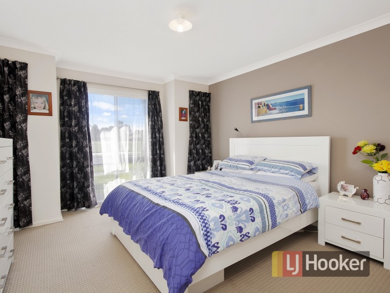 45 Calais Circuit, Cranbourne West VIC 3977