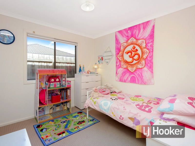 45 Calais Circuit, Cranbourne West VIC 3977