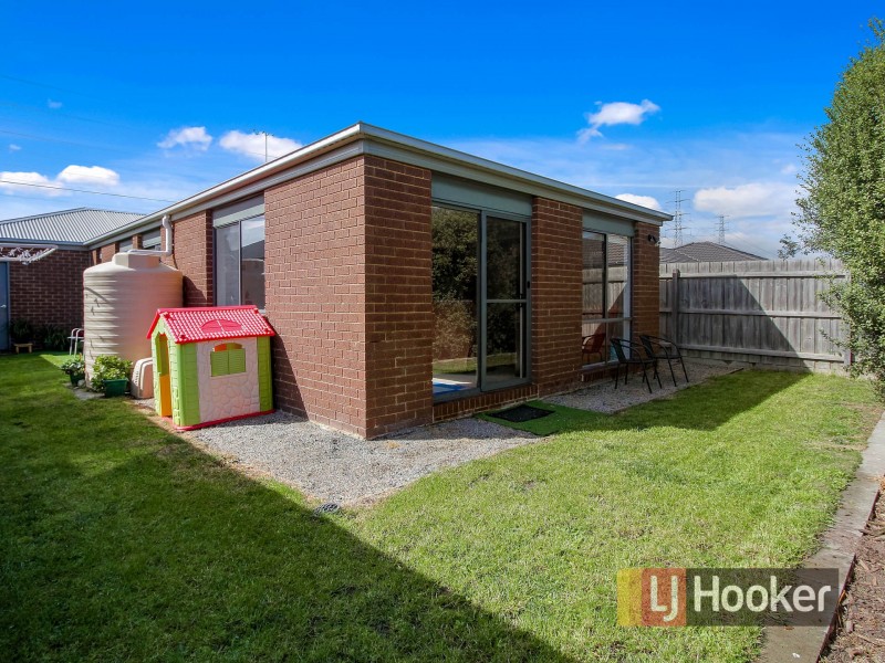 45 Calais Circuit, Cranbourne West VIC 3977