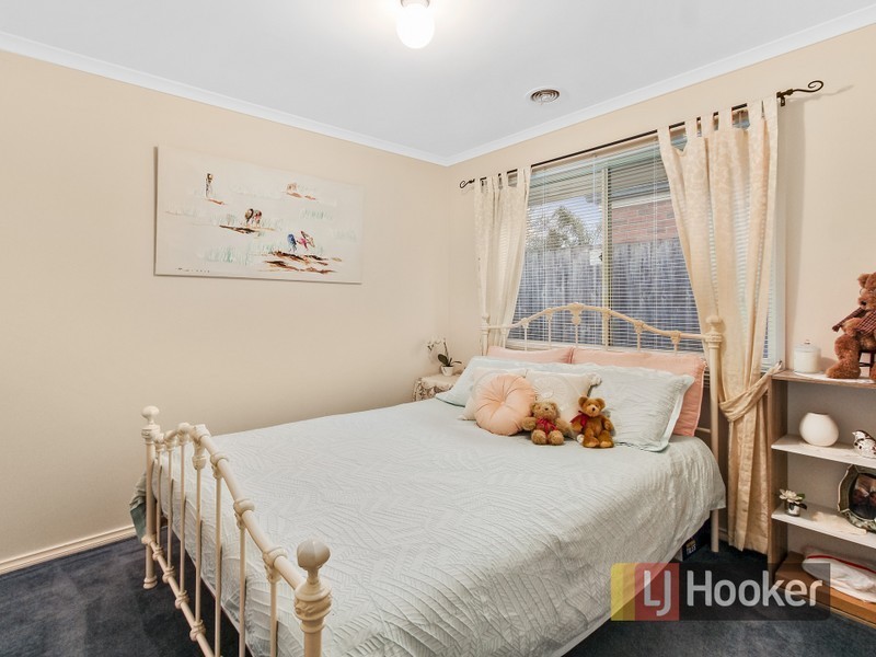 2 Bundoran Avenue, Cranbourne VIC 3977