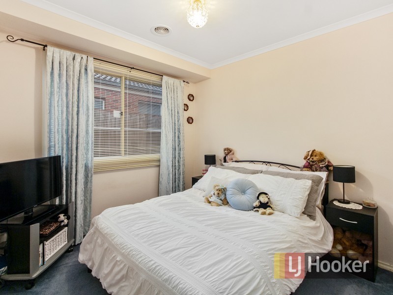 2 Bundoran Avenue, Cranbourne VIC 3977