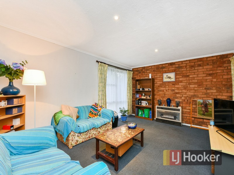 15 Valepark Crescent, Cranbourne VIC 3977