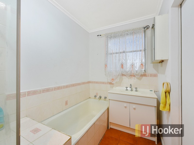 15 Valepark Crescent, Cranbourne VIC 3977