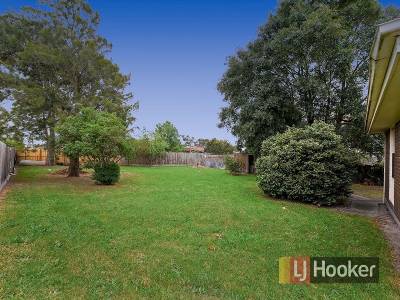 15 Valepark Crescent, Cranbourne VIC 3977