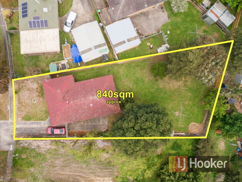 15 Valepark Crescent, Cranbourne VIC 3977
