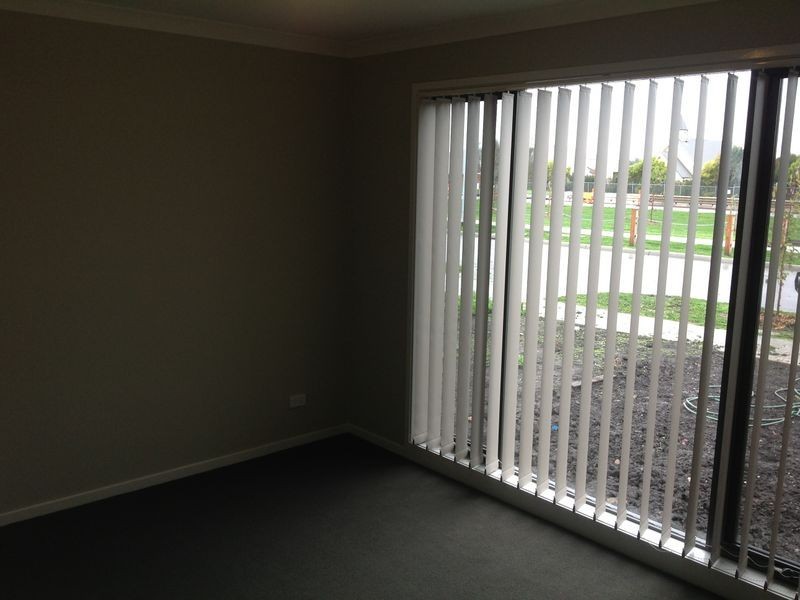24 Pinebank Avenue, Cranbourne East VIC 3977