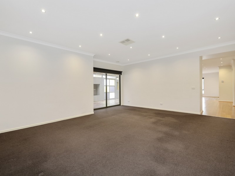 31 Waterbury Street, Cranbourne VIC 3977