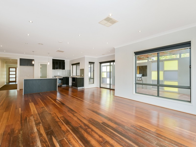 31 Waterbury Street, Cranbourne VIC 3977