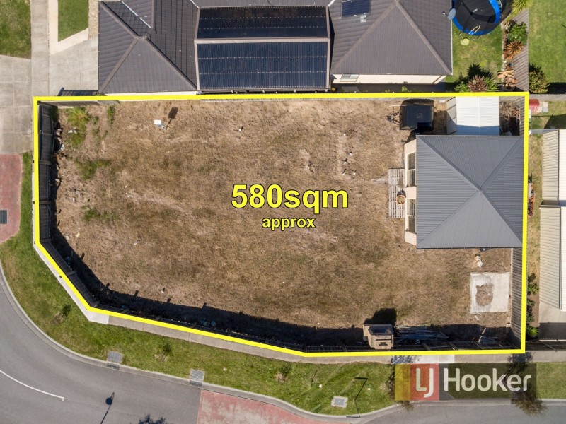 24 Powerscout Retreat, Cranbourne VIC 3977