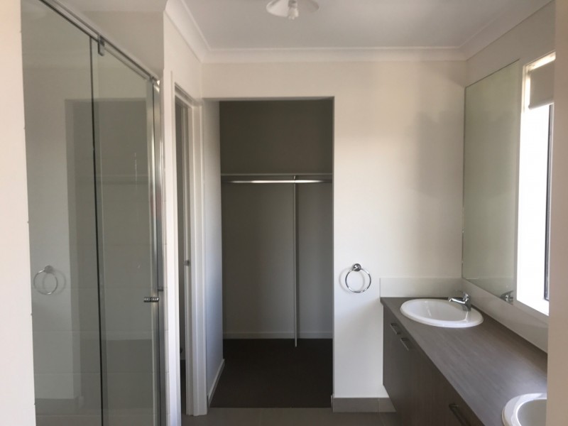 23 Alphey Road, Clyde North VIC 3978