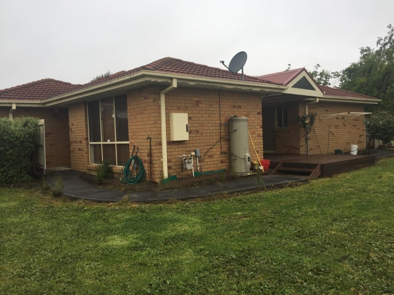 1 Montrose Way, Cranbourne VIC 3977