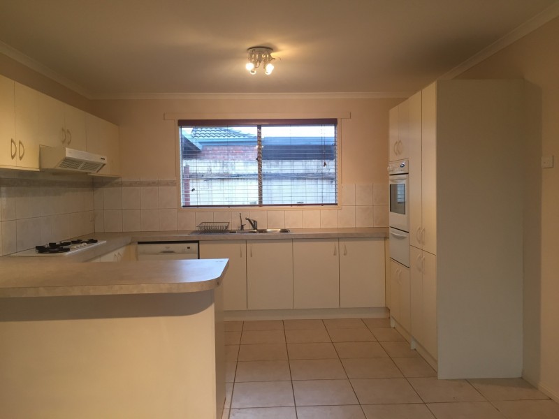 1 Montrose Way, Cranbourne VIC 3977