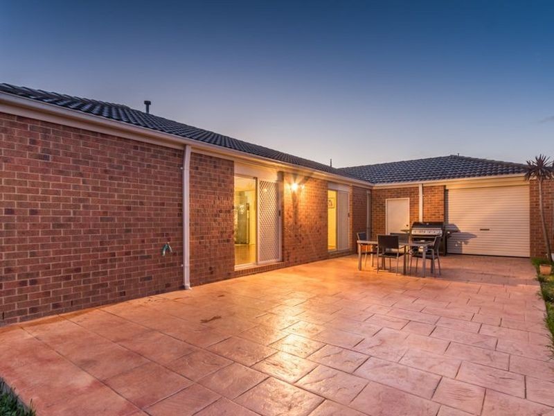 7 Forest Oak Court, Cranbourne VIC 3977